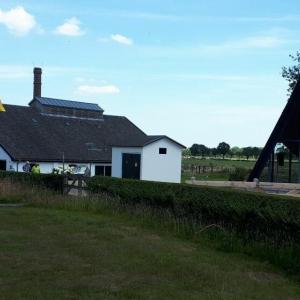 De Middelste Molen is een ambachtelijke papierfabriek, waar al vanaf 1622 met zeer oude machines papier wordt gemaakt. Fotograaf: Cees Schneiders